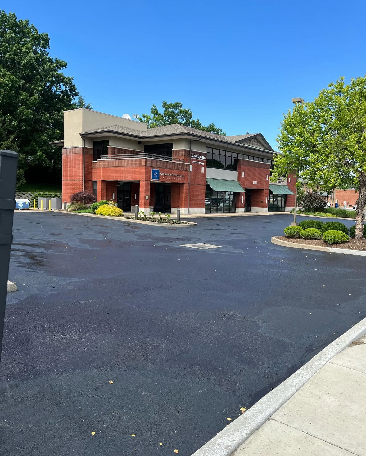 Edward Jones parking lot after sealcoating